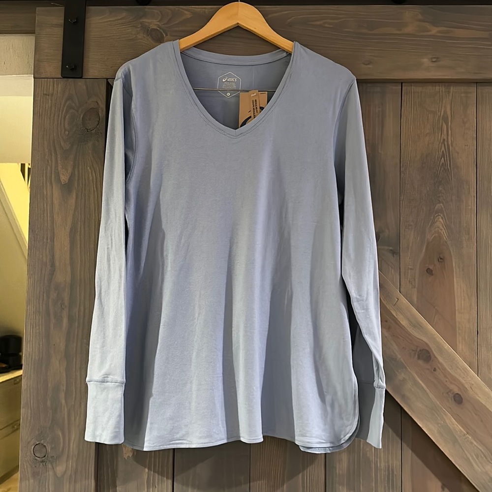ASICS women’s long sleeve shirt Brand New with tag light blue women’s large